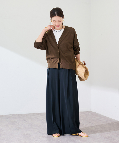 FRAMeWORK(フレームワーク)の「シルク混綿麻シアーVネックカーディガン(カーディガン/ボレロ・レディース・ブルー/ブラック/ブラウン・FREE)」の11枚目の写真