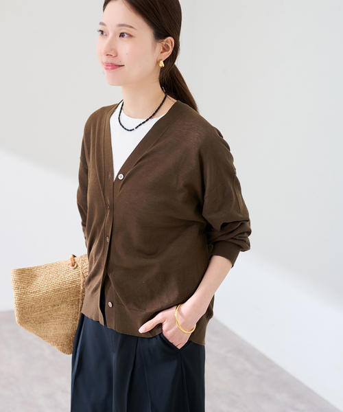 FRAMeWORK(フレームワーク)の「シルク混綿麻シアーVネックカーディガン(カーディガン/ボレロ・レディース・ブルー/ブラック/ブラウン・FREE)」の15枚目の写真