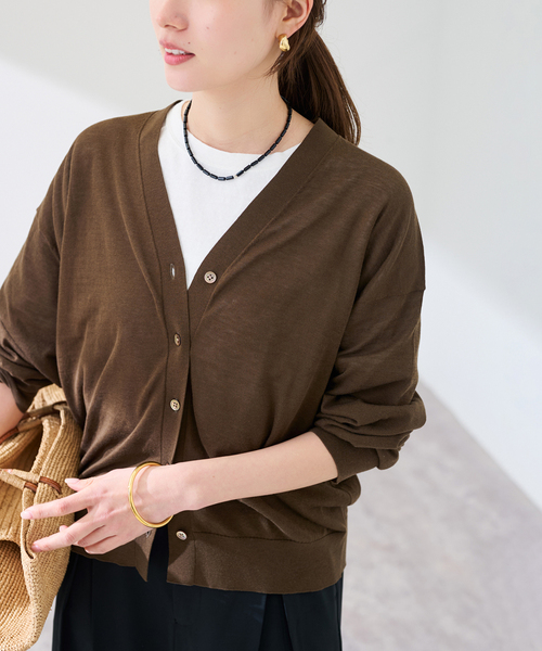 FRAMeWORK(フレームワーク)の「シルク混綿麻シアーVネックカーディガン(カーディガン/ボレロ・レディース・ブルー/ブラック/ブラウン・FREE)」の17枚目の写真