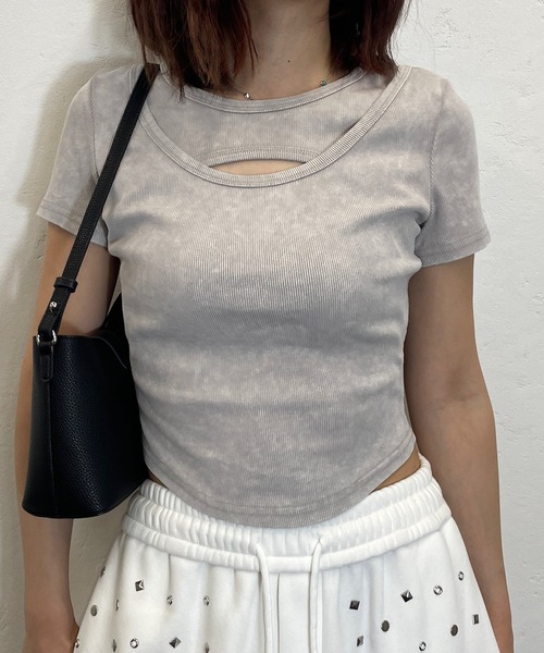 ROGER AND RAW(ロジャーアンドロウ)の「胸カットオフ リブクロップドTシャツ(Tシャツ/カットソー・レディース・サンドベージュ/スミクロ・FREE)」の16枚目の写真