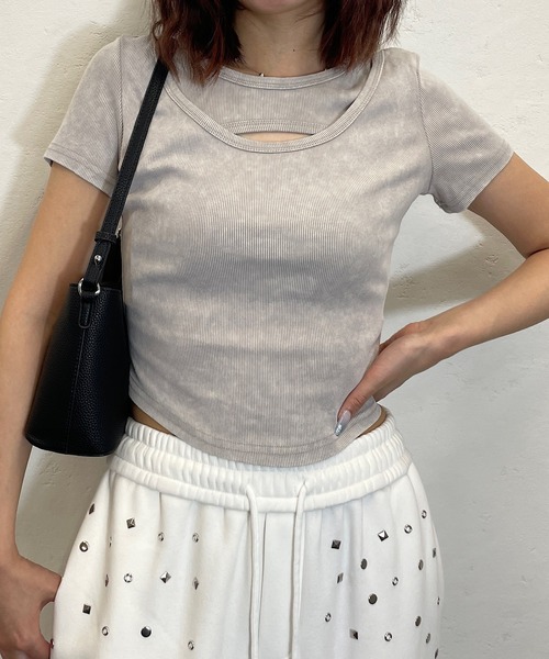 ROGER AND RAW(ロジャーアンドロウ)の「胸カットオフ リブクロップドTシャツ(Tシャツ/カットソー・レディース・サンドベージュ/スミクロ・FREE)」の15枚目の写真