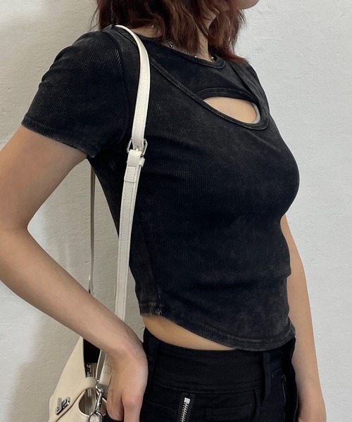 ROGER AND RAW(ロジャーアンドロウ)の「胸カットオフ リブクロップドTシャツ(Tシャツ/カットソー・レディース・サンドベージュ/スミクロ・FREE)」の7枚目の写真