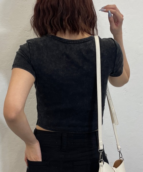 ROGER AND RAW(ロジャーアンドロウ)の「胸カットオフ リブクロップドTシャツ(Tシャツ/カットソー・レディース・サンドベージュ/スミクロ・FREE)」の5枚目の写真