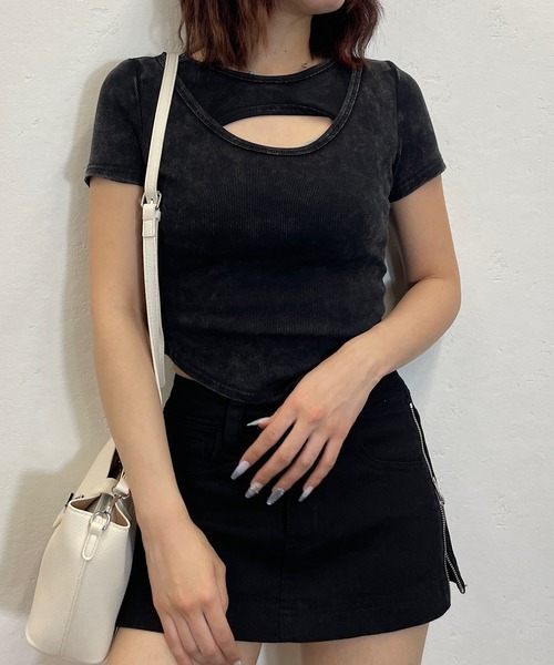 ROGER AND RAW(ロジャーアンドロウ)の「胸カットオフ リブクロップドTシャツ(Tシャツ/カットソー・レディース・サンドベージュ/スミクロ・FREE)」の17枚目の写真