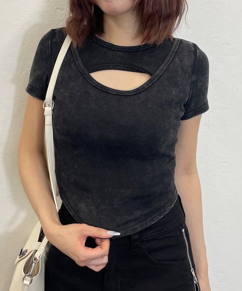 ROGER AND RAW(ロジャーアンドロウ)の「胸カットオフ リブクロップドTシャツ(Tシャツ/カットソー・レディース・サンドベージュ/スミクロ・FREE)」の18枚目の写真
