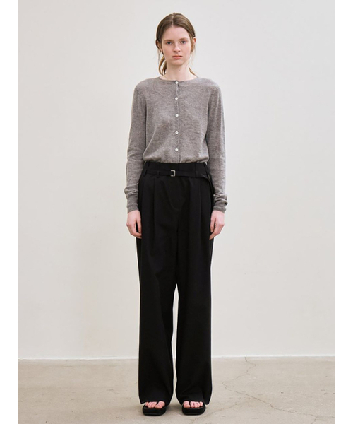 le(ル)の「belted two-tucked pants (black)(スラックス・レディース・その他・MEDIUM/SMALL)」の2枚目の写真