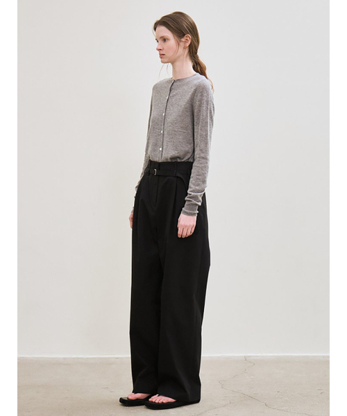 le(ル)の「belted two-tucked pants (black)(スラックス・レディース・その他・MEDIUM/SMALL)」の3枚目の写真
