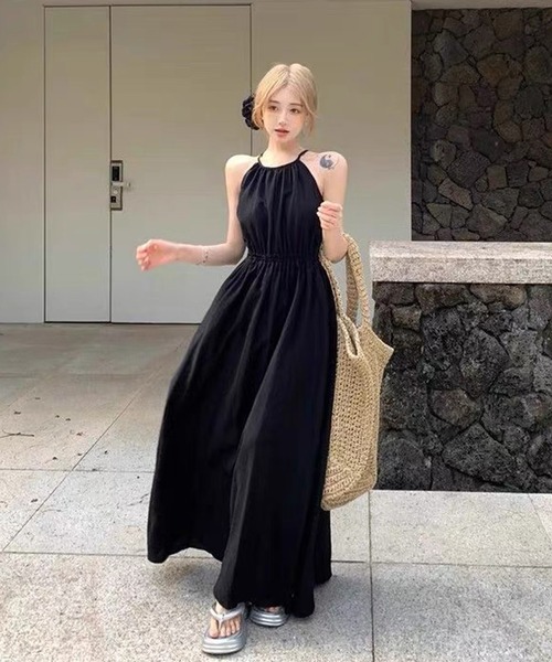 shopnikoniko(ショップニコニコ)の「ロングワンピース ノースリーブ 夏 ロング丈 バックオープン ホルターネック ワンピース(ワンピース・レディース・ブラック/ホワイト・フリー)」の10枚目の写真