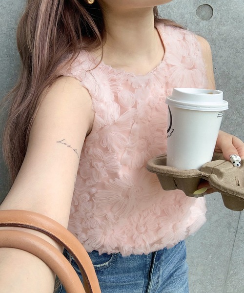 junoah(ジュノア)の「フラワーモチーフチュールノースリーブトップス(Tシャツ/カットソー・レディース・ブラック/ピンク/アイボリー・SMALL/MEDIUM/X-LARGE/LARGE)」の11枚目の写真