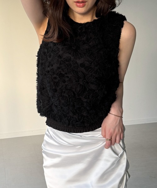 junoah（ジュノア）の「フラワーモチーフチュールノースリーブトップス（Tシャツ/カットソー・レディース・ブラック/ピンク/アイボリー・SMALL/MEDIUM/X-LARGE/LARGE）」の5枚目の写真