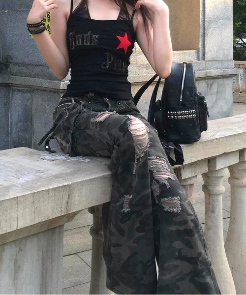 SHEENA(シーナ)の「カモフラ柄ダメージフレアパンツ(デニムパンツ・レディース・カーキ・M/L/S)」の9枚目の写真