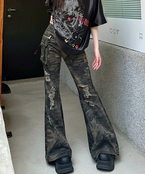 SHEENA(シーナ)の「カモフラ柄ダメージフレアパンツ(デニムパンツ・レディース・カーキ・M/L/S)」の12枚目の写真