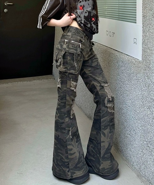 SHEENA(シーナ)の「カモフラ柄ダメージフレアパンツ(デニムパンツ・レディース・カーキ・M/L/S)」の15枚目の写真