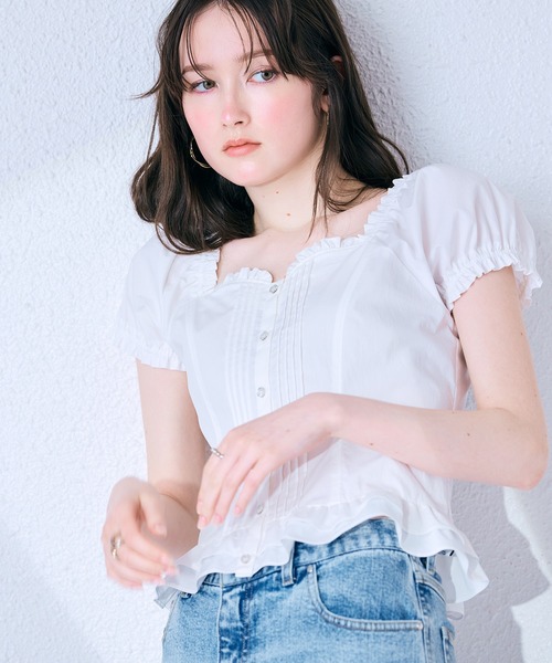 Audie a Muses(オーディアミューズ)の「【モデル美香着用】コルセット風ピンタックブラウス(シャツ/ブラウス・レディース・ブラウン/オフホワイト/ブラック・36/38/42)」の2枚目の写真