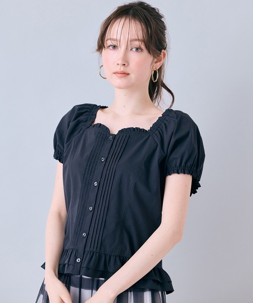 Audie a Muses(オーディアミューズ)の「【モデル美香着用】コルセット風ピンタックブラウス(シャツ/ブラウス・レディース・ブラウン/オフホワイト/ブラック・36/38/42)」の1枚目の写真