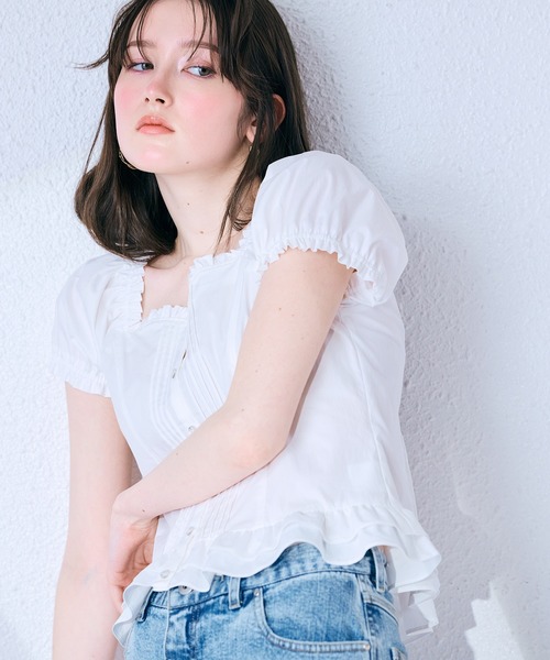 Audie a Muses(オーディアミューズ)の「【モデル美香着用】コルセット風ピンタックブラウス(シャツ/ブラウス・レディース・ブラウン/オフホワイト/ブラック・36/38/42)」の10枚目の写真