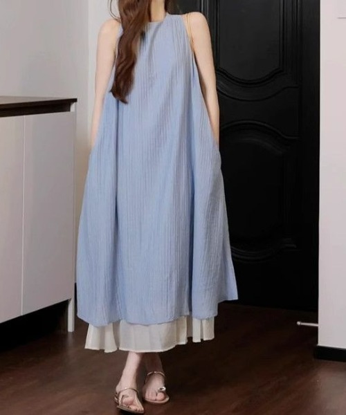 AMAJI(アマジ)の「メッシュ切替ロング丈キャミソールワンピース(ワンピース・レディース・ブルー・SMALL/MEDIUM/LARGE/X-LARGE)」の2枚目の写真