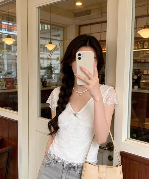 leune(ルネ)の「Vネックレーストップス(Tシャツ/カットソー・レディース・オフホワイト・LARGE/MEDIUM)」の3枚目の写真