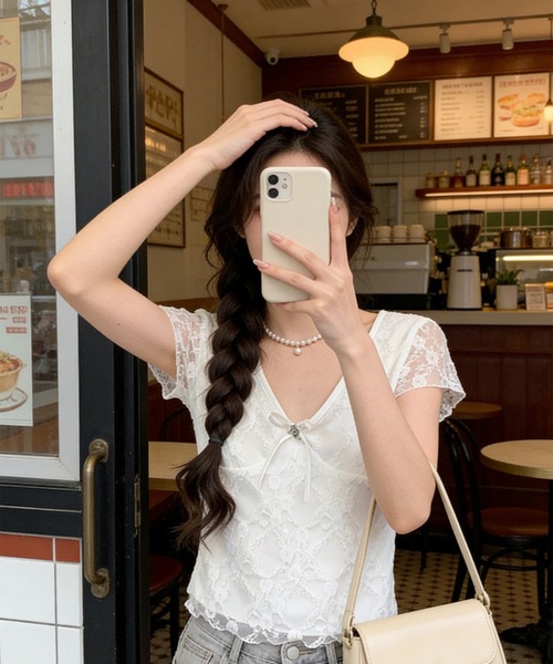 leune(ルネ)の「Vネックレーストップス(Tシャツ/カットソー・レディース・オフホワイト・LARGE/MEDIUM)」の4枚目の写真