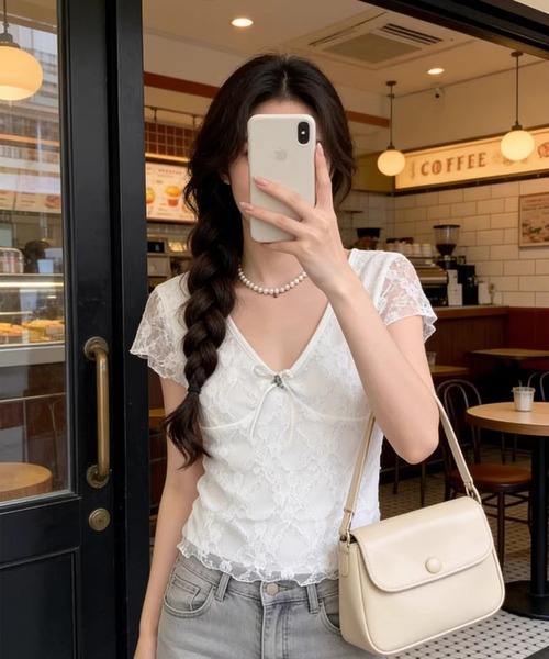 leune(ルネ)の「Vネックレーストップス(Tシャツ/カットソー・レディース・オフホワイト・LARGE/MEDIUM)」の5枚目の写真