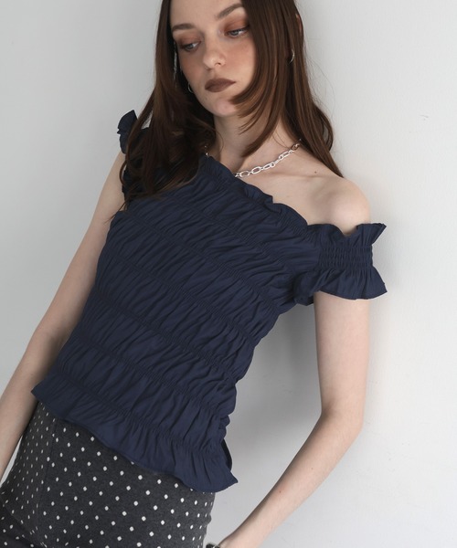 Mili affinity(ミリアフィニティー)の「シャーリングフリルブラウス(Tシャツ/カットソー・レディース・ブラック系その他2/ネイビー/レッド/ブラック系その他/オフホワイト・FREE)」の4枚目の写真