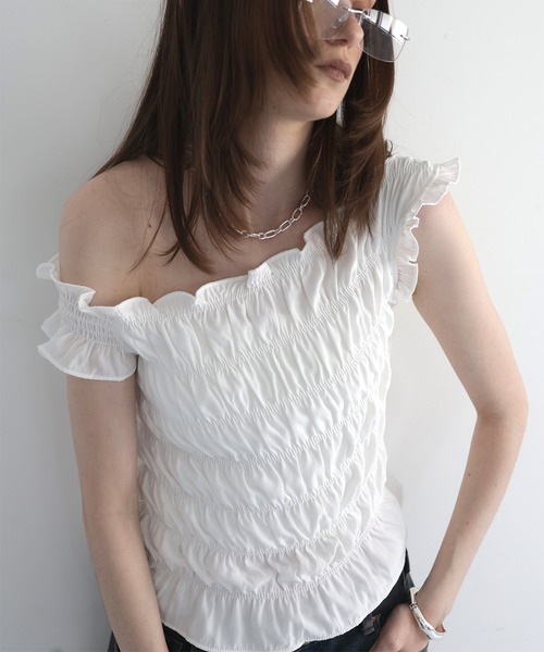 Mili affinity(ミリアフィニティー)の「シャーリングフリルブラウス(Tシャツ/カットソー・レディース・ブラック系その他2/ネイビー/レッド/ブラック系その他/オフホワイト・FREE)」の2枚目の写真