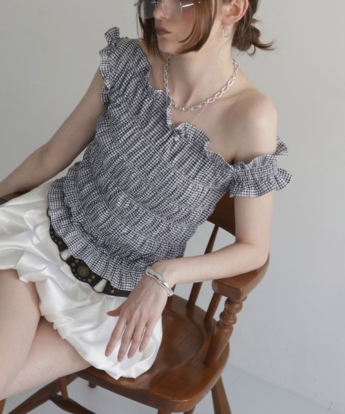 Mili affinity(ミリアフィニティー)の「シャーリングフリルブラウス(Tシャツ/カットソー・レディース・ブラック系その他2/ネイビー/レッド/ブラック系その他/オフホワイト・FREE)」の1枚目の写真