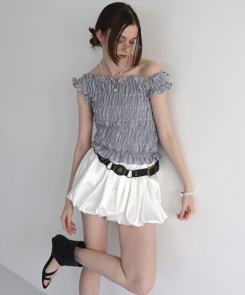 Mili affinity(ミリアフィニティー)の「シャーリングフリルブラウス(Tシャツ/カットソー・レディース・ブラック系その他2/ネイビー/レッド/ブラック系その他/オフホワイト・FREE)」の6枚目の写真