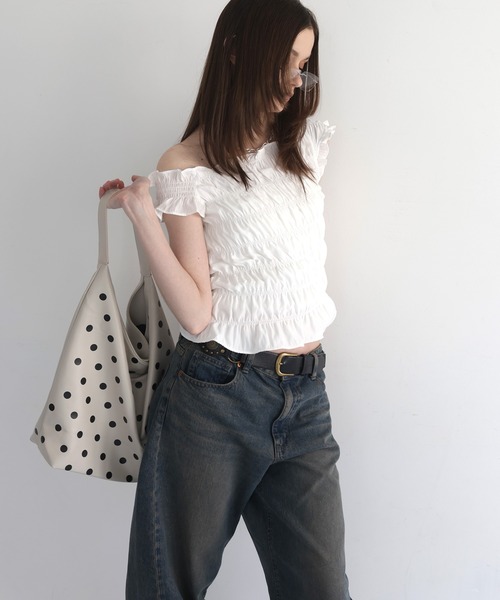 Mili affinity(ミリアフィニティー)の「シャーリングフリルブラウス(Tシャツ/カットソー・レディース・ブラック系その他2/ネイビー/レッド/ブラック系その他/オフホワイト・FREE)」の17枚目の写真