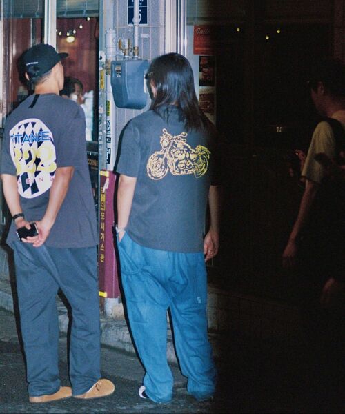 STANCE SEOUL(スタンス・ソウル)の「FAST DRIFT SEASON TOP (CHARCOAL)(Tシャツ/カットソー・メンズ・その他・SMALL/MEDIUM/LARGE/X-LARGE)」の4枚目の写真