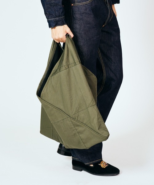 THRIFTY LOOK（スリフティールック）の「THRIFTY LOOK スリフティルック / BDU TRIANGLE TOTE LARGE（トートバッグ・メンズ・ブラック/オリーブ・FREE）」の2枚目の写真