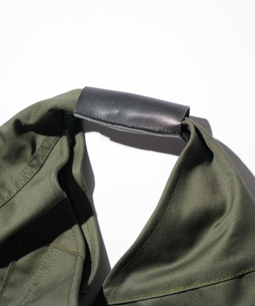 THRIFTY LOOK（スリフティールック）の「THRIFTY LOOK スリフティルック / BDU TRIANGLE TOTE LARGE（トートバッグ・メンズ・ブラック/オリーブ・FREE）」の4枚目の写真