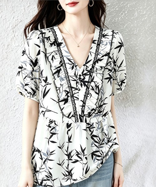 LUCPY(ラクピー)の「フラワーフリルペプラムブラウス(シャツ/ブラウス・レディース・ホワイト・LARGE/XX-LARGE/X-LARGE/MEDIUM)」の1枚目の写真