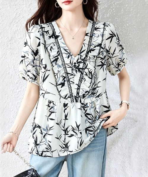 LUCPY(ラクピー)の「フラワーフリルペプラムブラウス(シャツ/ブラウス・レディース・ホワイト・LARGE/XX-LARGE/X-LARGE/MEDIUM)」の2枚目の写真