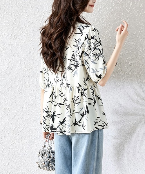 LUCPY(ラクピー)の「フラワーフリルペプラムブラウス(シャツ/ブラウス・レディース・ホワイト・LARGE/XX-LARGE/X-LARGE/MEDIUM)」の3枚目の写真