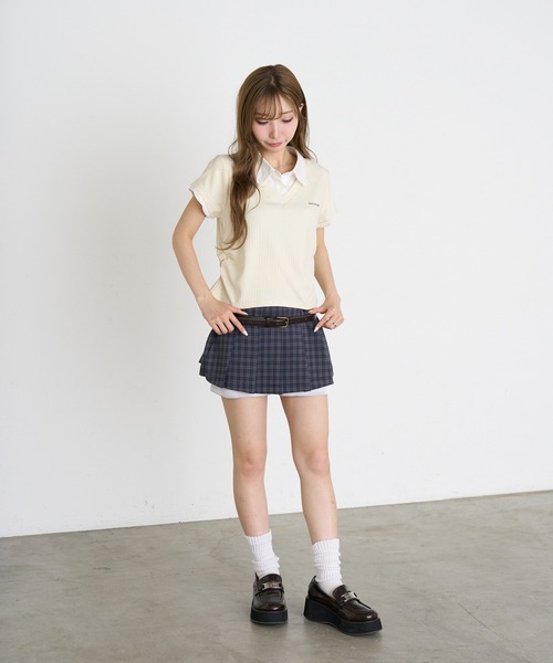 RAY CASSIN（レイカズン）の「胸刺繍襟付きVネックコンパクトTシャツ/レイヤード（Tシャツ/カットソー・レディース・ブラック/ライトベージュ/グレー/ネイビー・FREE）」の19枚目の写真