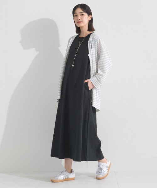 OMNES(オムネス)の「撥水加工ノースリーブフレアロングワンピース(ワンピース・レディース・ネイビー/ブラック/モカ・FREE)」の7枚目の写真