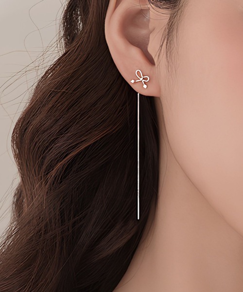 yu-ka(ユーカ)の「YU-KA:リボンハンギングピアス Ribbon Hanging Earrings(ピアス(両耳用)・レディース・シルバー・FREE)」の1枚目の写真