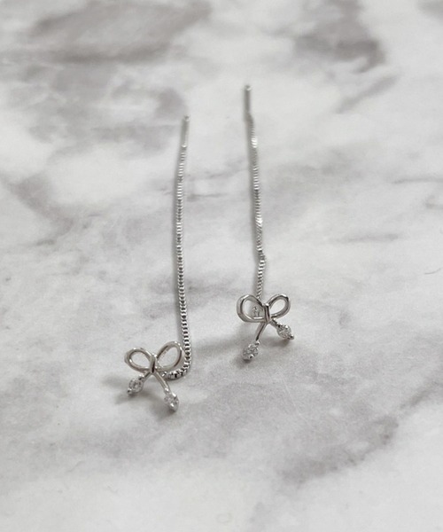 yu-ka(ユーカ)の「YU-KA:リボンハンギングピアス Ribbon Hanging Earrings(ピアス(両耳用)・レディース・シルバー・FREE)」の2枚目の写真