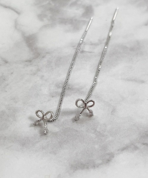 yu-ka(ユーカ)の「YU-KA:リボンハンギングピアス Ribbon Hanging Earrings(ピアス(両耳用)・レディース・シルバー・FREE)」の3枚目の写真