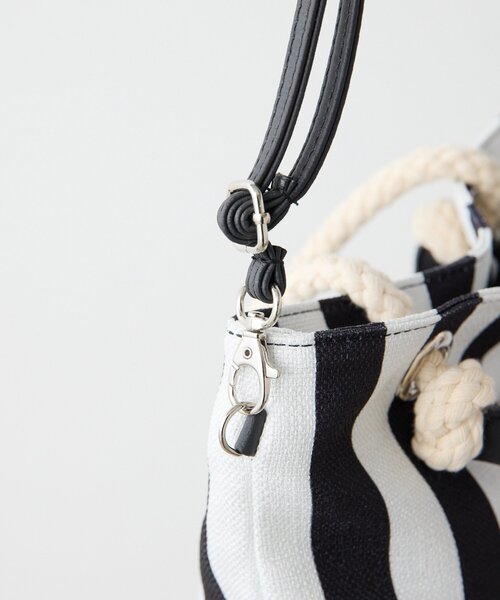 ear PAPILLONNER(イアパピヨネ)の「【TERESA CAMBI(テレサカンビ)】ear別注ストライプショルダーバッグ(ショルダーバッグ・レディース・ホワイト・FREE)」の11枚目の写真