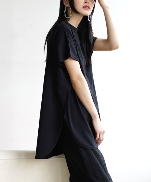 zootie(ズーティー)の「URBAN PLUS ハイネックカットソー(Tシャツ/カットソー・レディース・ライトベージュ/ネイビー/オフホワイト/テラコッタ/スモークピンク/チャコール/ダークグリーン/ブラック/ライトブルー/ブラウン系その他/グレイッシュベージュ/グレイッシュブルー・フリー)」の3枚目の写真