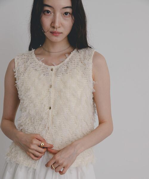 SENSE OF PLACE by URBAN RESEARCH（センスオブプレイスバイアーバンリサーチ）の「2WAYチュールフリンジベスト（ベスト・レディース・アイボリー/ブラック・ONE）」の3枚目の写真