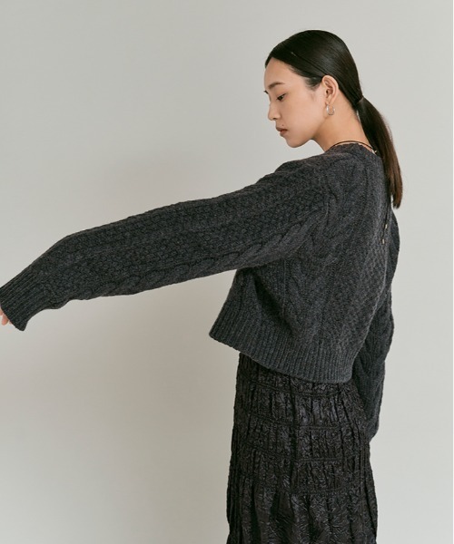 W:Huku（フーク）の「ウール ショート ケーブル ニット / Wool-Blend Short Length Cable Knit Sweater（ニット/セーター・レディース・ブラウン/アイボリー/チャコール・FREE）」の13枚目の写真