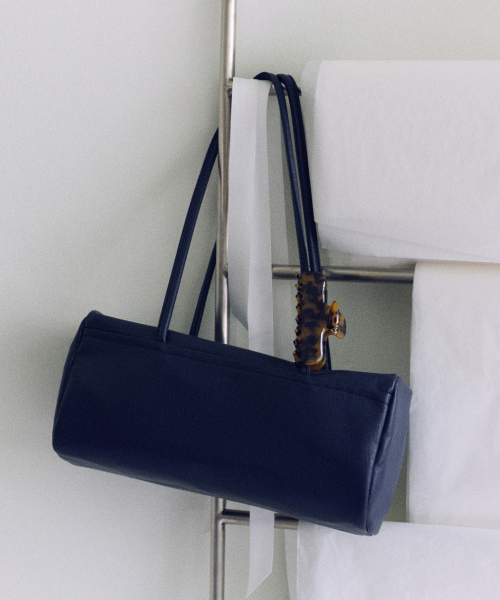 OVHEE（オヴェイ）の「アルロボウリングショルダーバッグ Arlo Bowling Shoulder Bag（ショルダーバッグ・レディース・ブラック/アイボリー・FREE）」の8枚目の写真