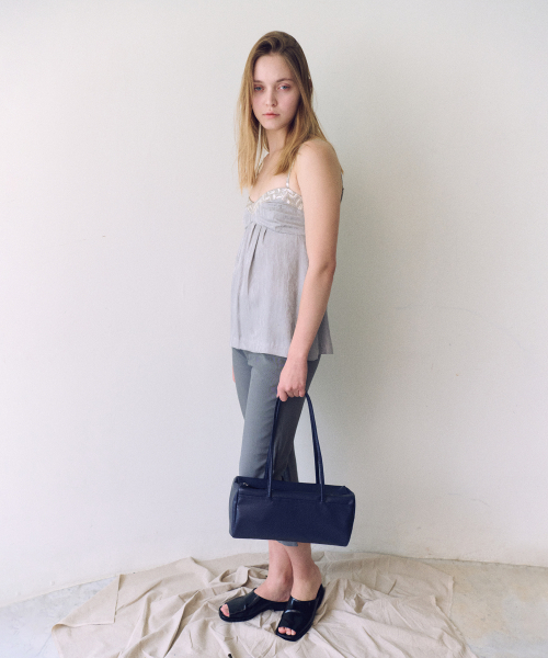 OVHEE（オヴェイ）の「アルロボウリングショルダーバッグ Arlo Bowling Shoulder Bag（ショルダーバッグ・レディース・ブラック/アイボリー・FREE）」の9枚目の写真