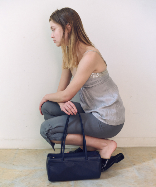 OVHEE（オヴェイ）の「アルロボウリングショルダーバッグ Arlo Bowling Shoulder Bag（ショルダーバッグ・レディース・ブラック/アイボリー・FREE）」の10枚目の写真