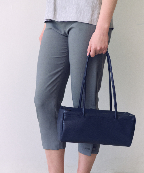 OVHEE（オヴェイ）の「アルロボウリングショルダーバッグ Arlo Bowling Shoulder Bag（ショルダーバッグ・レディース・ブラック/アイボリー・FREE）」の13枚目の写真