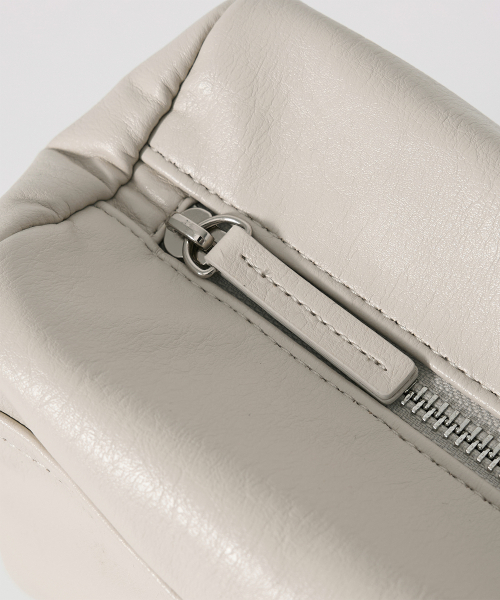 OVHEE（オヴェイ）の「アルロボウリングショルダーバッグ Arlo Bowling Shoulder Bag（ショルダーバッグ・レディース・ブラック/アイボリー・FREE）」の17枚目の写真