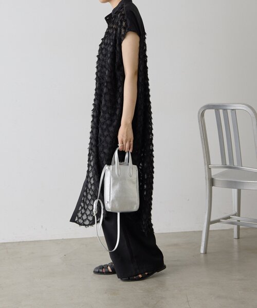 ear PAPILLONNER(イアパピヨネ)の「《本革/2way》縦型ミニポシェットバッグ(ショルダーバッグ・レディース・シルバー/ブルー系その他/ブラック・FREE)」の4枚目の写真